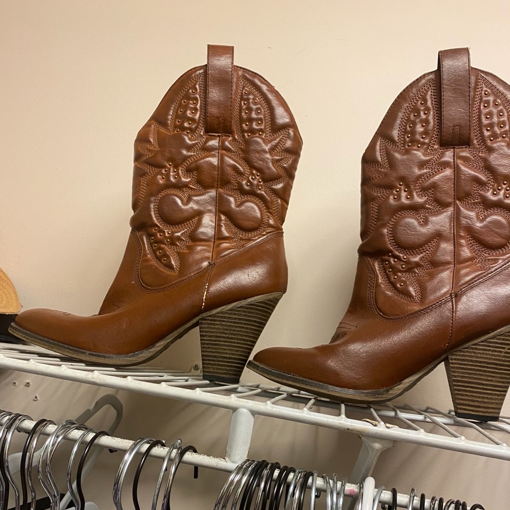 COWBOY BOOTS